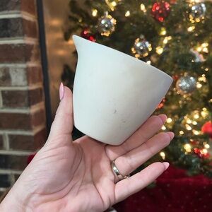 Minimalist Cream Ceramic Pouring Cup